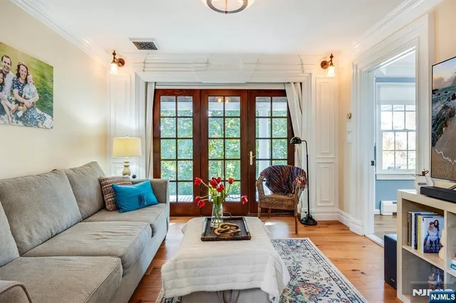 $695,000 | 20 Mountain Avenue, Park Ridge, NJ 07656