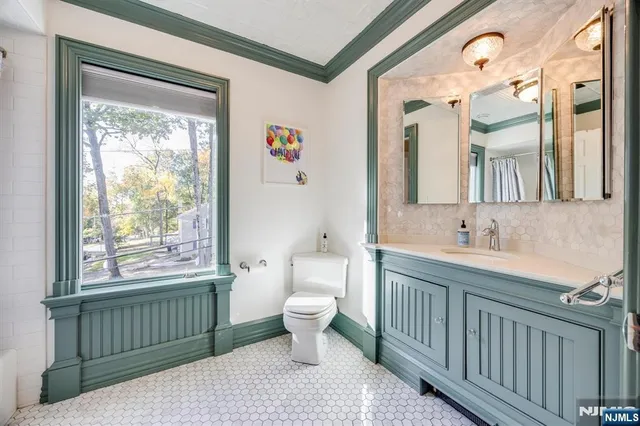 $695,000 | 20 Mountain Avenue, Park Ridge, NJ 07656