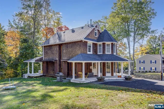 $695,000 | 20 Mountain Avenue, Park Ridge, NJ 07656