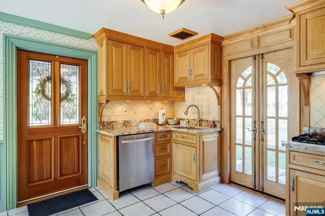 $695,000 | 20 Mountain Avenue, Park Ridge, NJ 07656