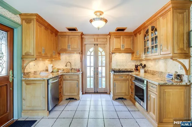 $695,000 | 20 Mountain Avenue, Park Ridge, NJ 07656