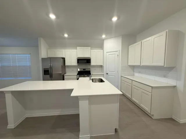 $2,350 | 569 Sormonne Loop, Kyle, TX 78640