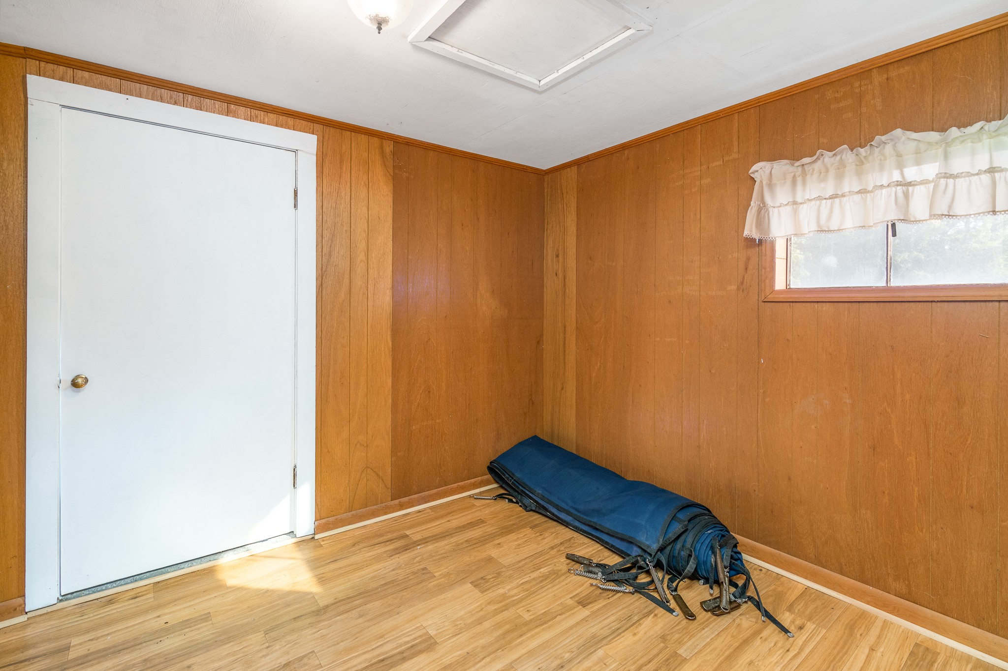 5362 Hillsboro Viola Road Manchester, TN 37355 - Photo 34 of 52 a view of a room with wooden floor and a window