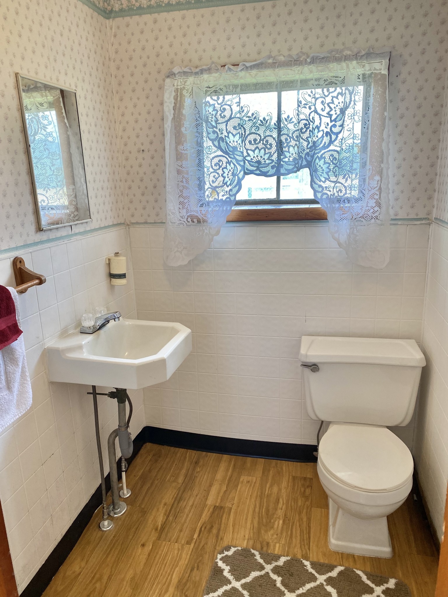 5362 Hillsboro Viola Road Manchester, TN 37355 - Photo 35 of 52 a bathroom with a sink a toilet and a window