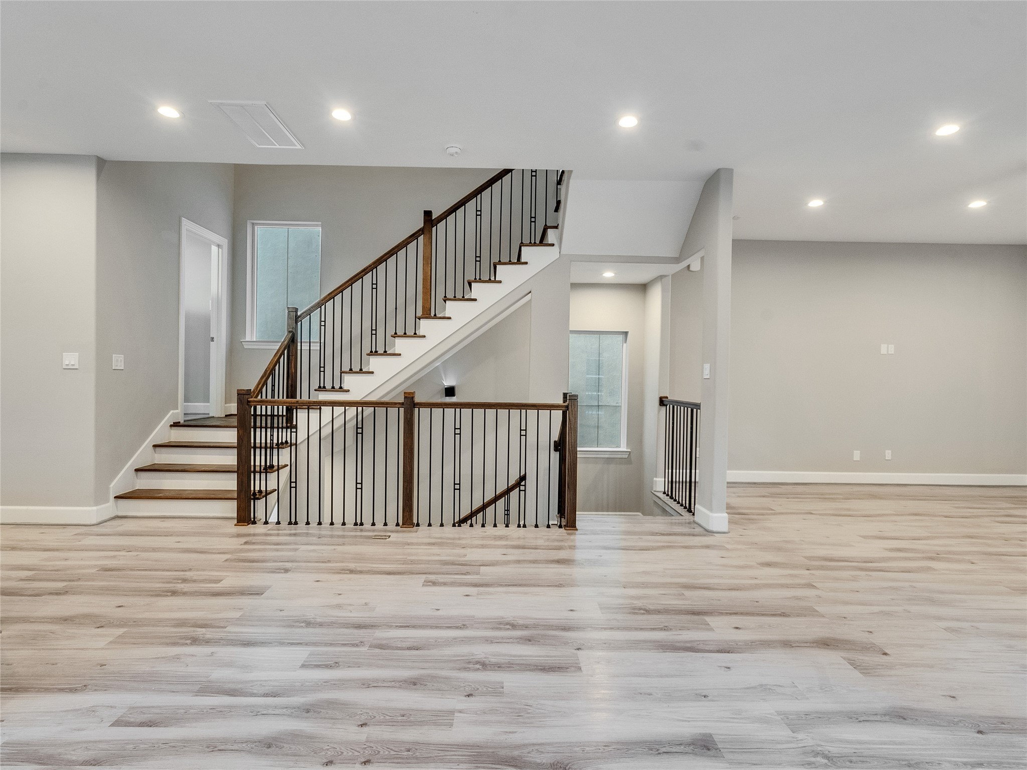 1122 West 16th Street, Unit D Houston, TX 77008 - Photo 15 of 40 a view of entryway and hall with wooden floor