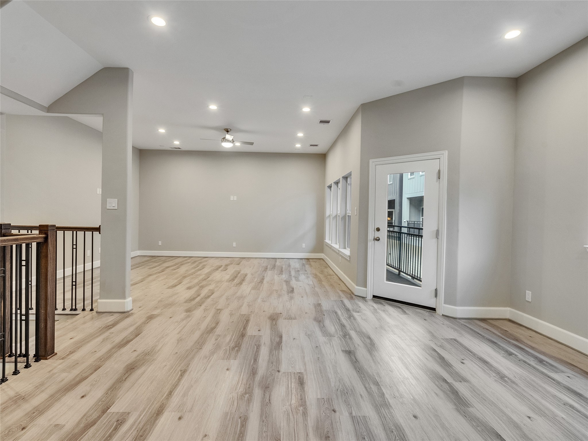 1122 West 16th Street, Unit D Houston, TX 77008 - Photo 17 of 40 an empty room with wooden floor and windows