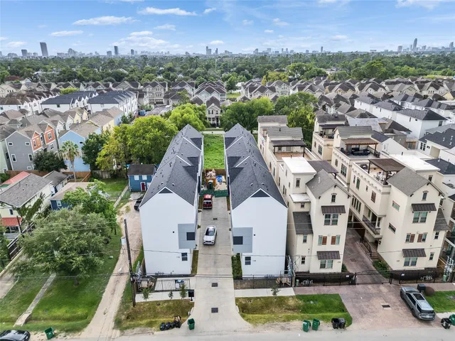 $575,000 | 1122 West 16th Street, Unit D, Houston, TX 77008