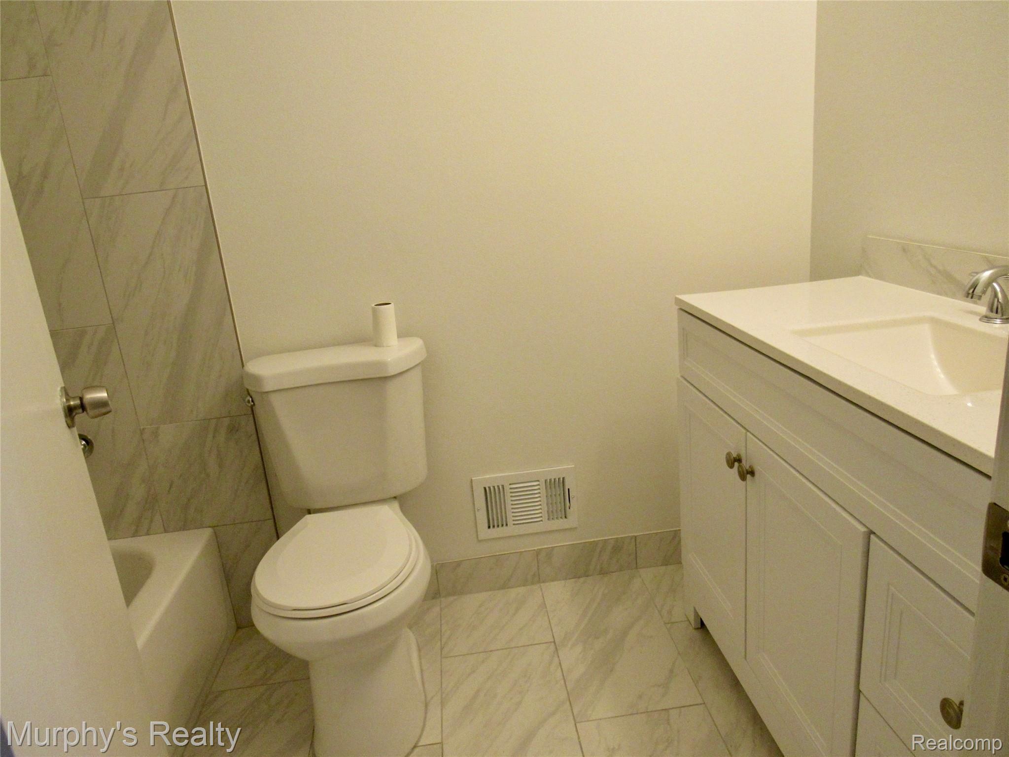 38501 Radde Street Clinton Township, MI 48036 - Photo 15 of 39 15.jpeg
