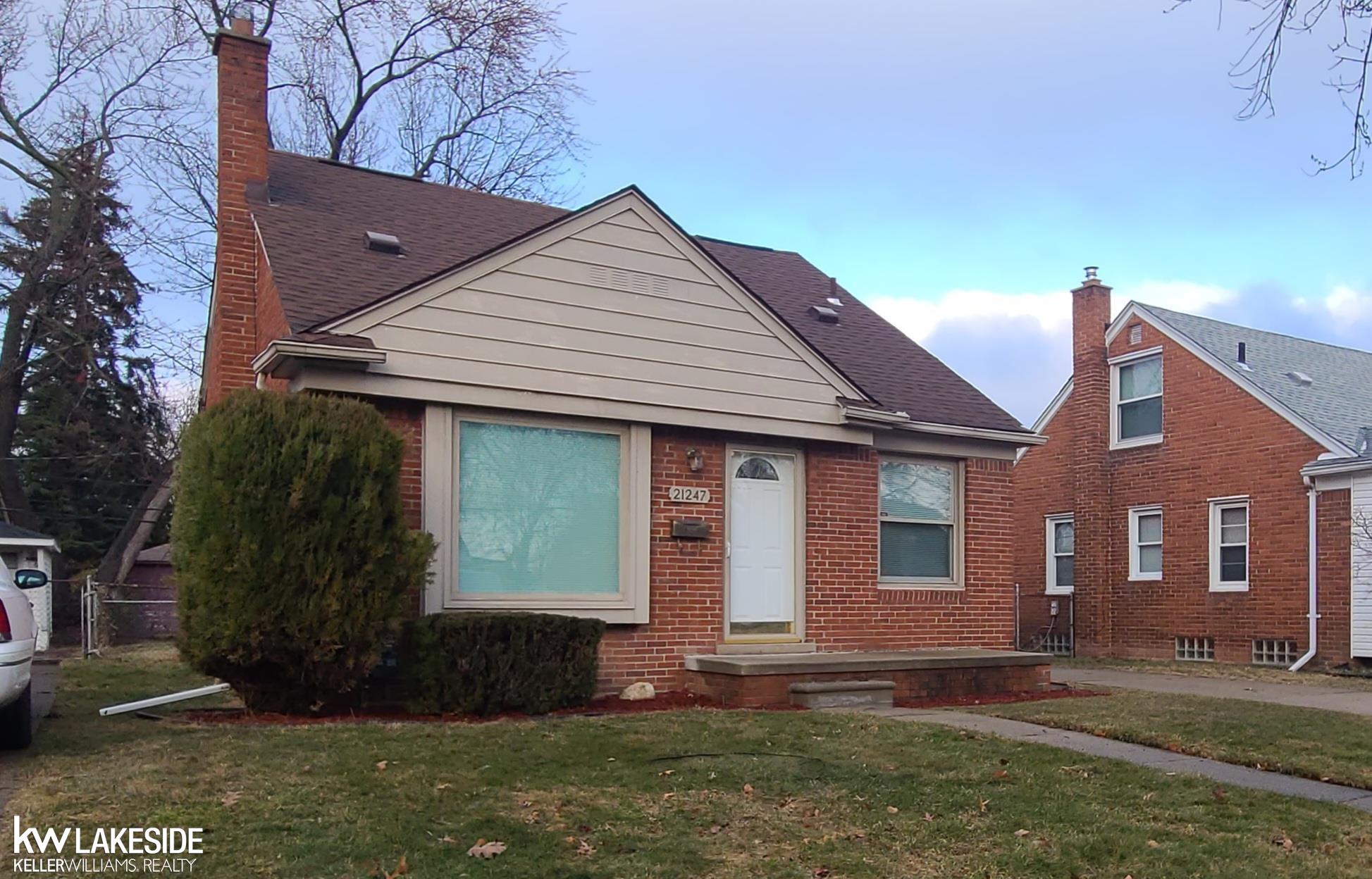 21247 Newcastle Road Harper Woods, MI 48225 - Photo 2 of 34