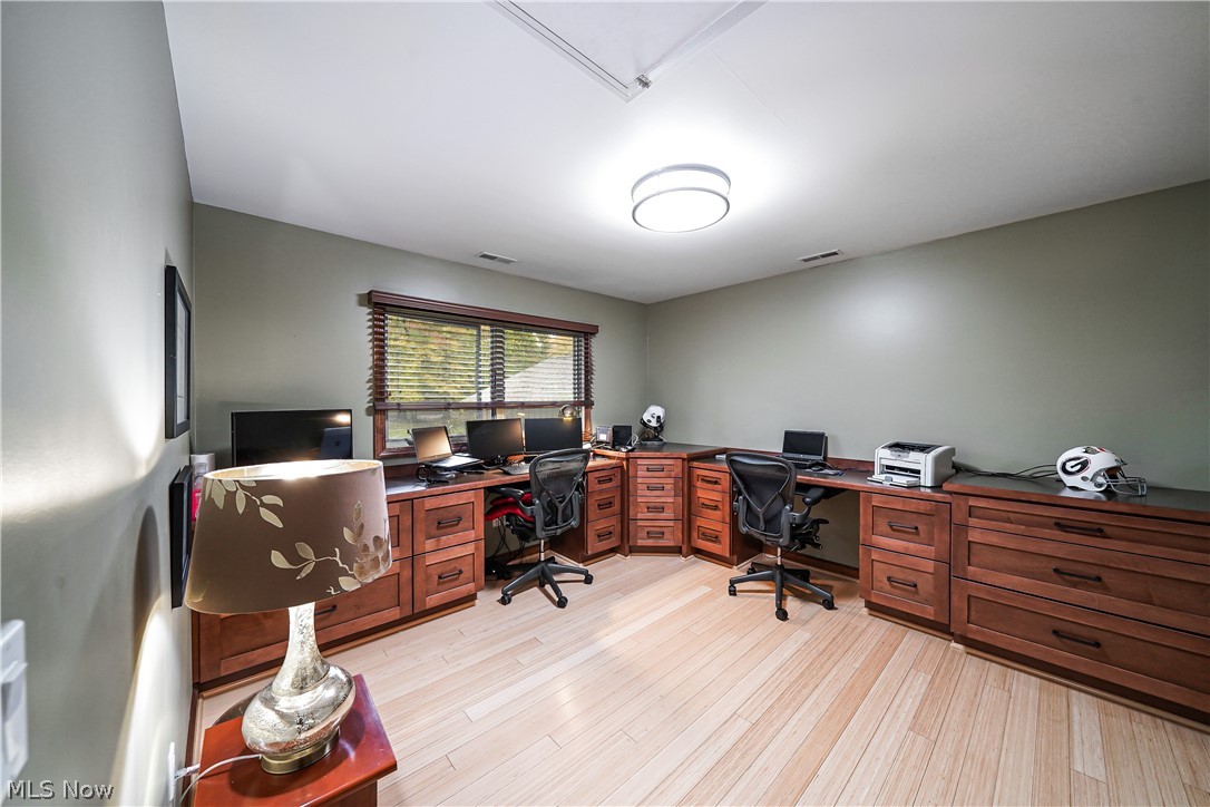 17592 Ridge Creek Road Strongsville, OH 44136 - Photo 29 of 35 Office/Spare Bedroom