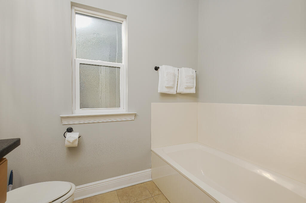 202 Kono Way Destin, FL 32541 - Photo 11 of 29 a bathroom with a toilet and a bathtub
