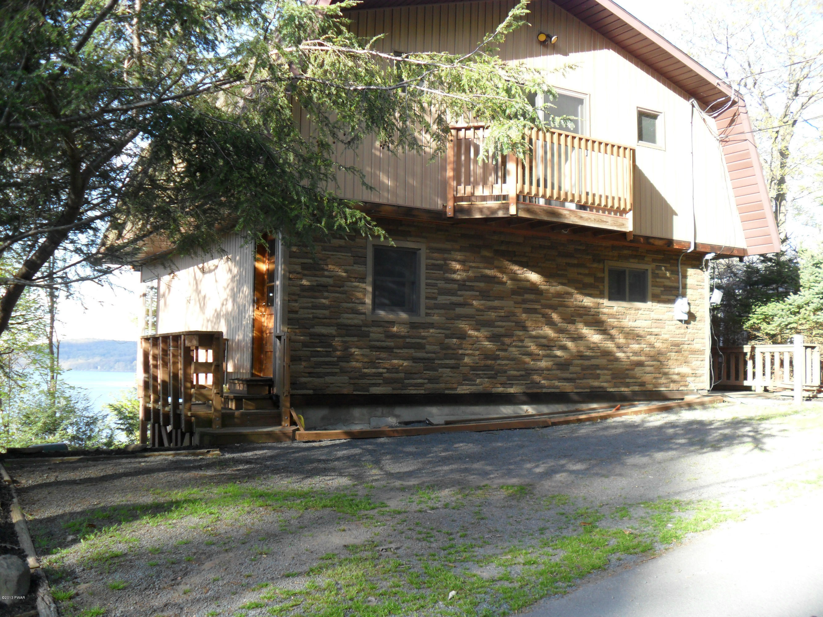 44 Paupack Road Greentown, PA 18426 - Photo 2 of 27 Gallery Image 2