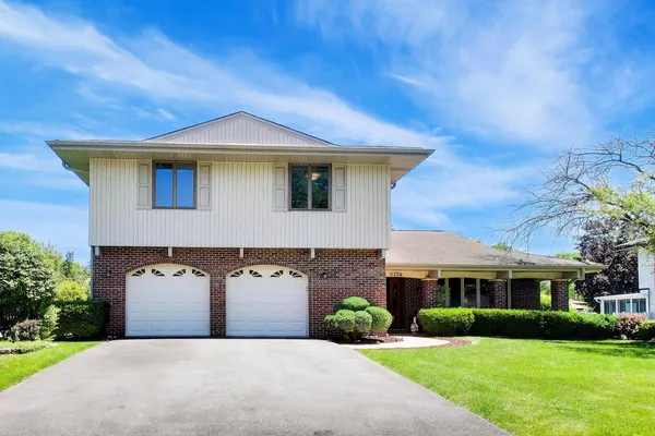 $599,999 | 125 Lynnfield Lane, Schaumburg, IL 60193