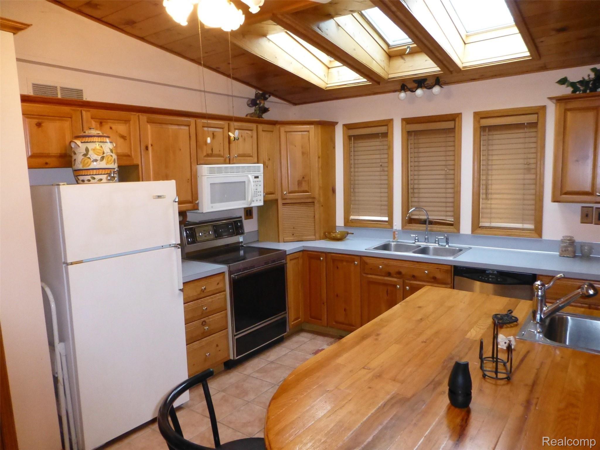 5171 Lonsberry Road Columbiaville, MI 48421 - Photo 8 of 18 P1020744.JPG