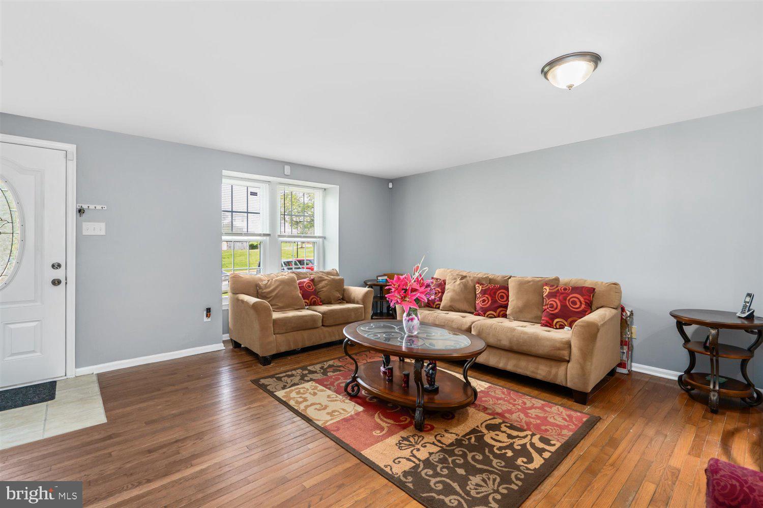 7815 Paddock Way Baltimore, MD 21244 - Photo 4 of 34