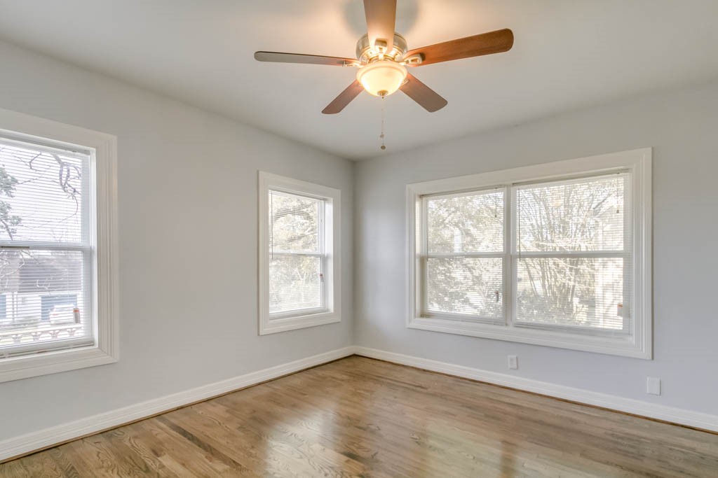 3321 Charleston Street Houston, TX 77021 - Photo 19 of 32 a view of an empty room with a window