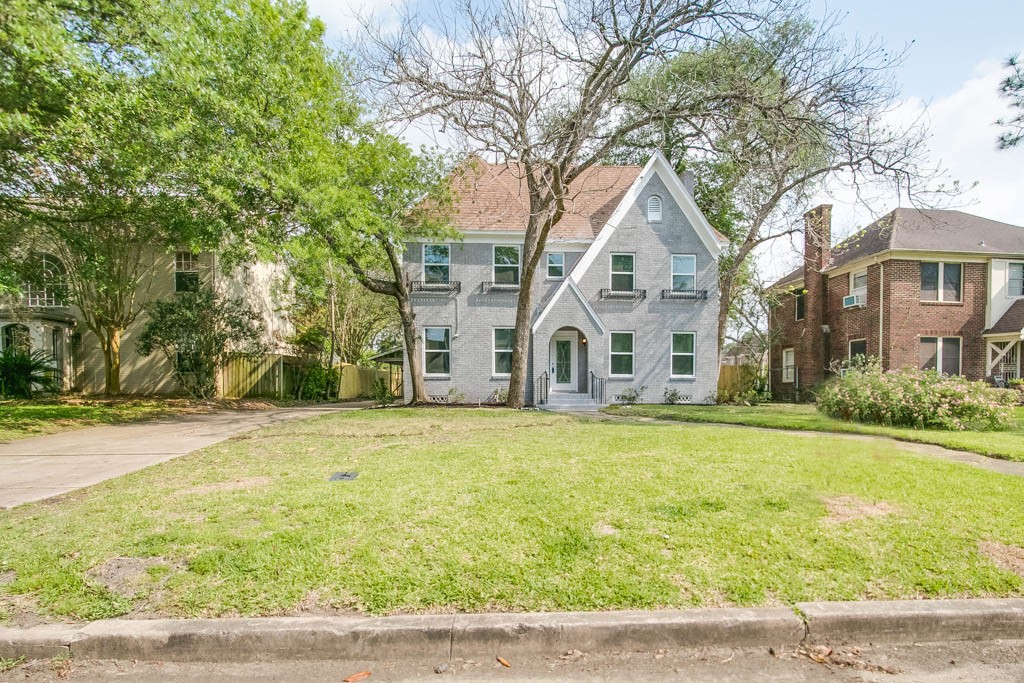3321 Charleston Street Houston, TX 77021 - Photo 32 of 32 a front view of a house with a garden and trees