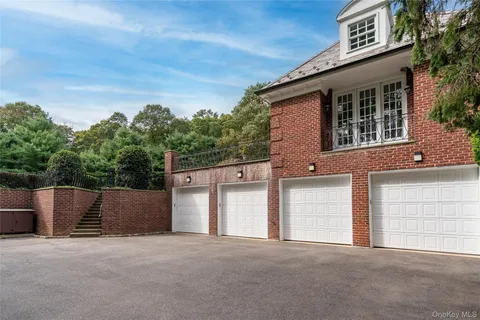 $5,300,000 | 8 Vista Lane, Glen Head, NY 11545