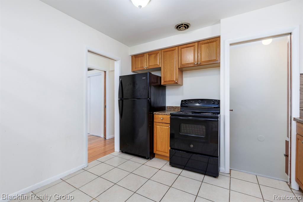 24641 Ridgedale Street Oak Park, MI 48237 - Photo 10 of 27