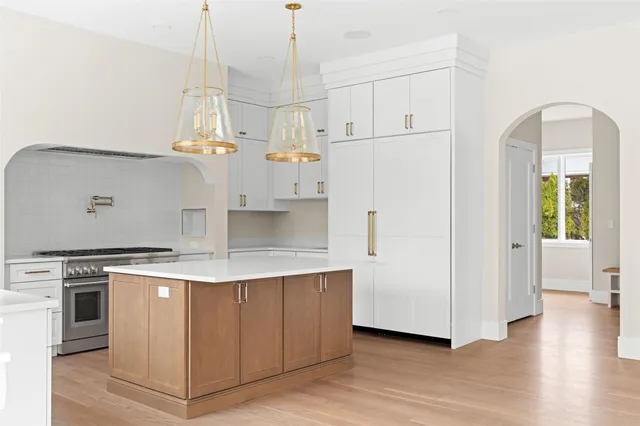 $4,399,990 | 26 Pine Tree Road, Southampton, NY 11968