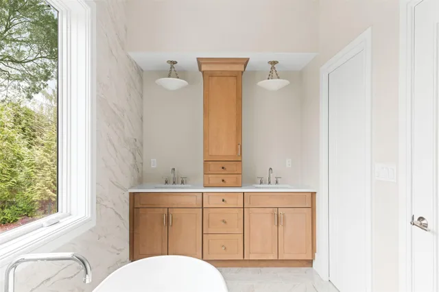 $4,399,990 | 26 Pine Tree Road, Southampton, NY 11968