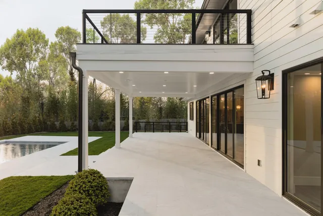 $4,399,990 | 26 Pine Tree Road, Southampton, NY 11968