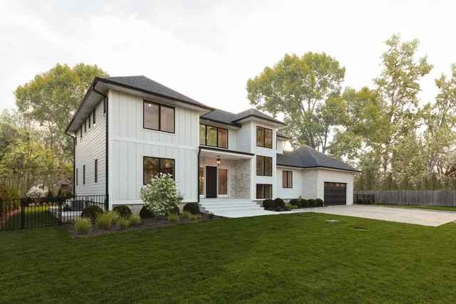 $4,399,990 | 26 Pine Tree Road, Southampton, NY 11968