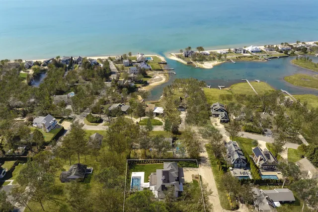 $4,399,990 | 26 Pine Tree Road, Southampton, NY 11968
