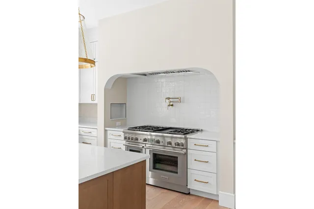 $4,399,990 | 26 Pine Tree Road, Southampton, NY 11968