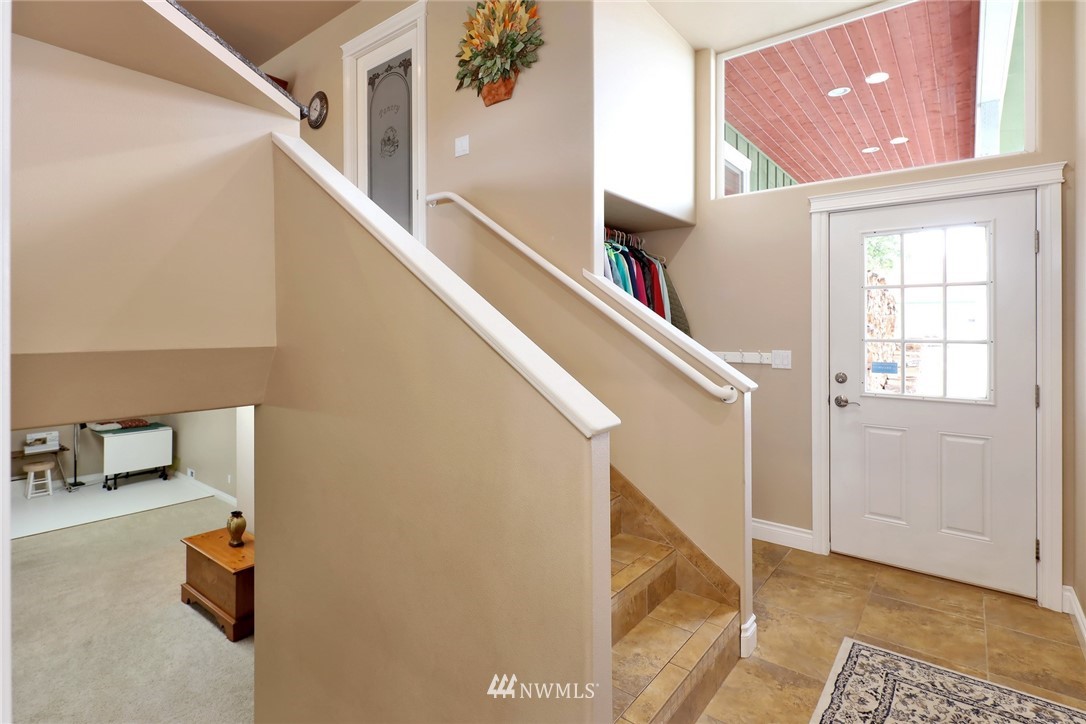 1468 East Smith Road Bellingham, WA 98226 - Photo 23 of 40 a view of entryway and hall