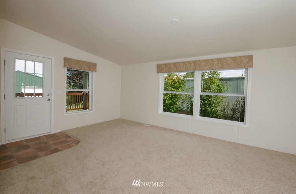 8585 Harborview Road, Unit 9 Blaine, WA 98230 - Photo 8 of 15 Gallery Image 8