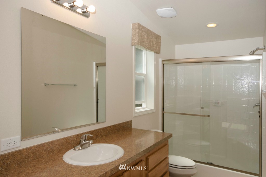 8585 Harborview Road, Unit 9 Blaine, WA 98230 - Photo 10 of 15 Gallery Image 10