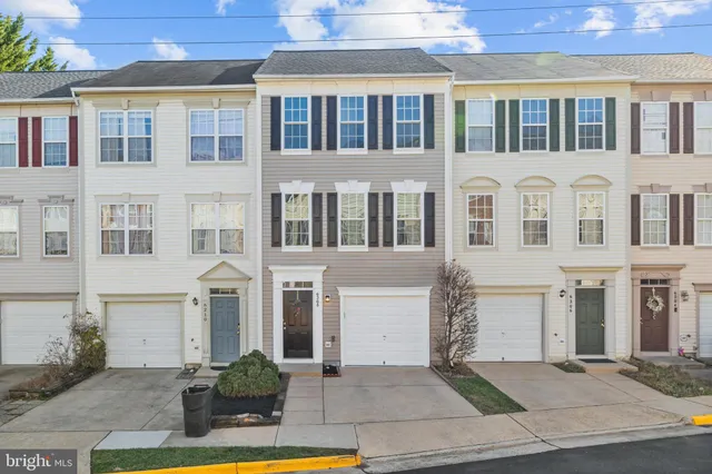 $670,000 | 6208 Les Dorson Lane, Alexandria, VA 22315