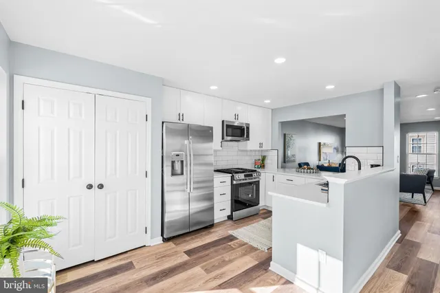 $670,000 | 6208 Les Dorson Lane, Alexandria, VA 22315