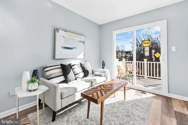 $670,000 | 6208 Les Dorson Lane, Alexandria, VA 22315