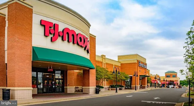 $670,000 | 6208 Les Dorson Lane, Alexandria, VA 22315