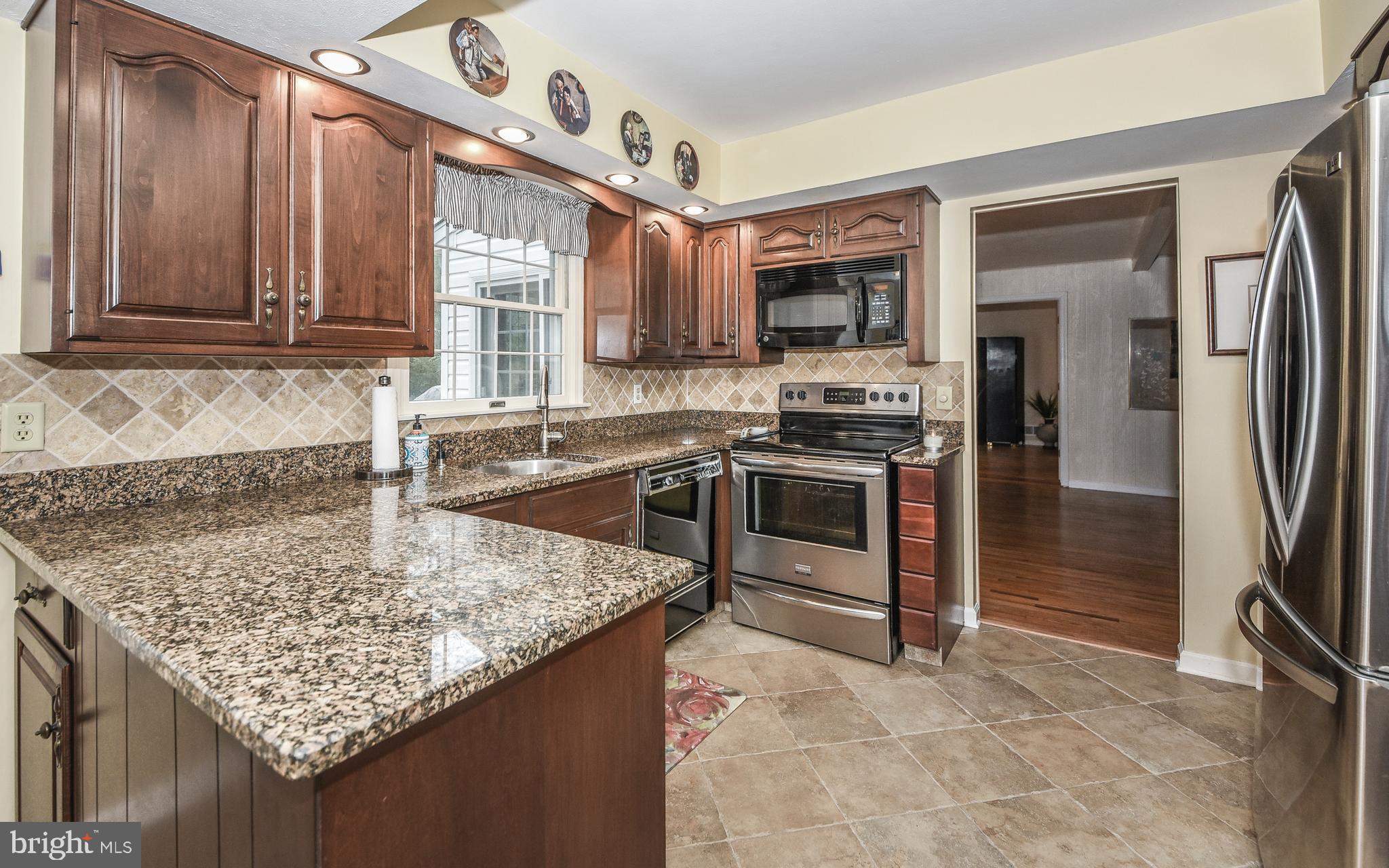 67 Lochatong Road Ewing, NJ 08628 - Photo 4 of 35