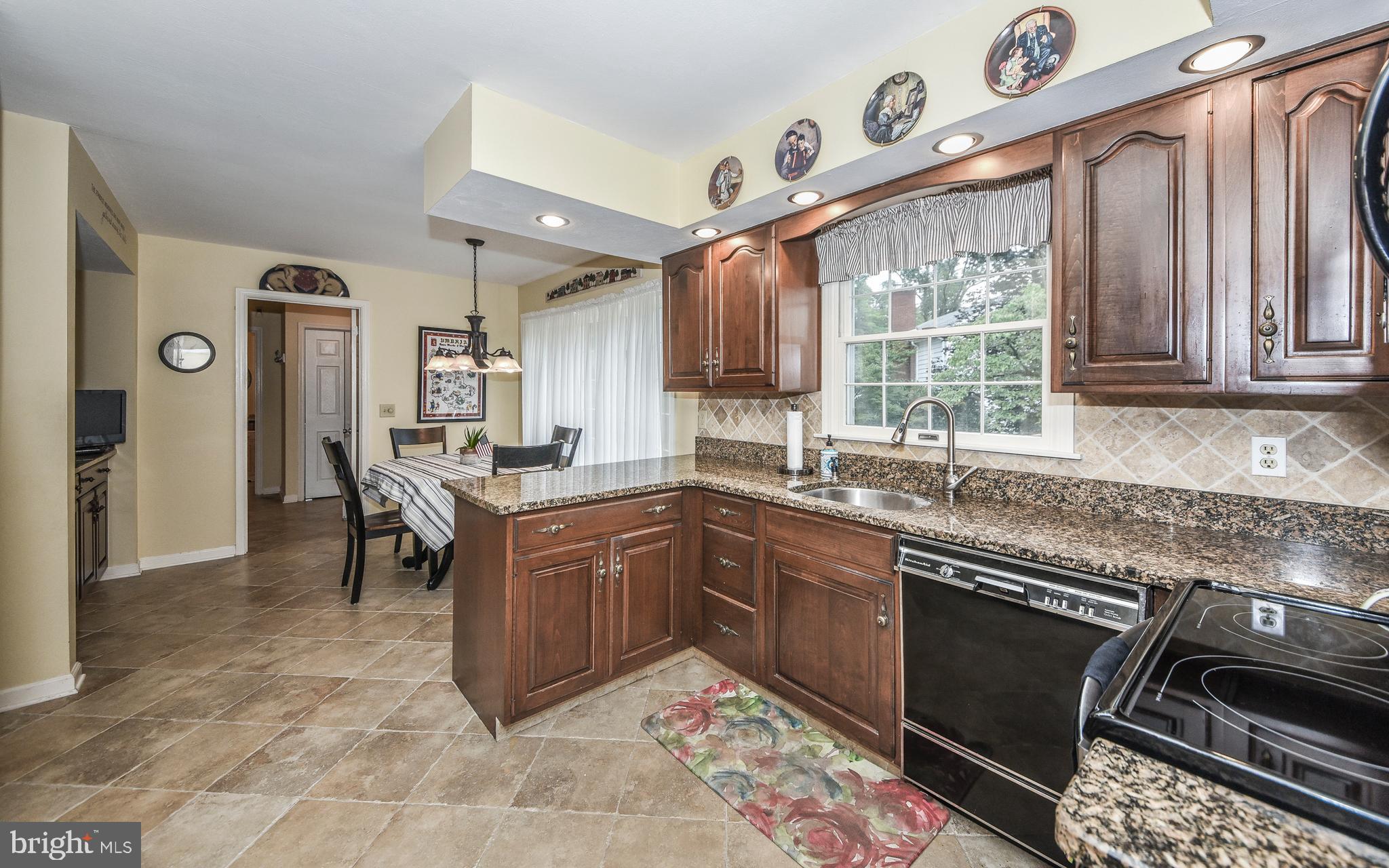 67 Lochatong Road Ewing, NJ 08628 - Photo 5 of 35