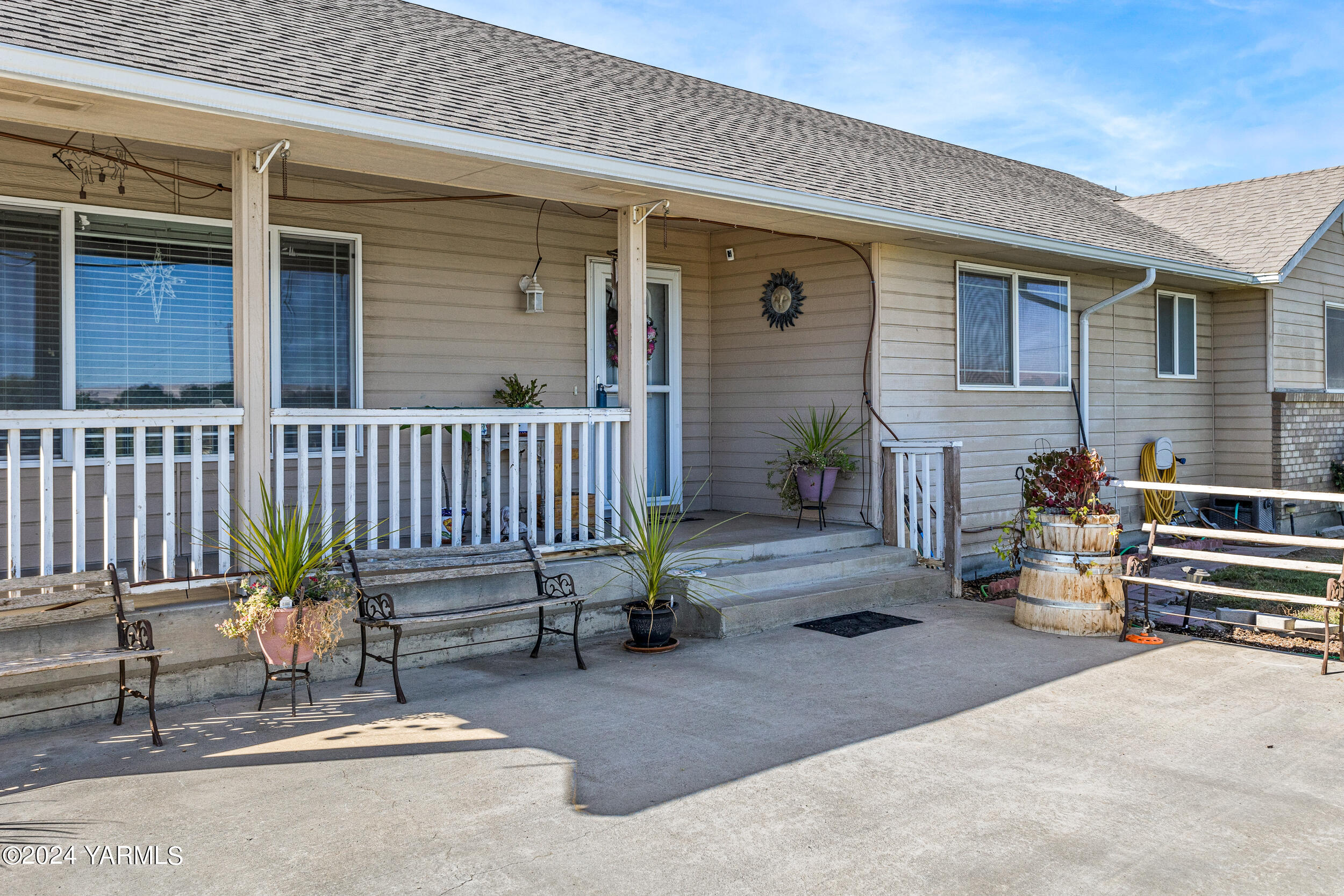 258 Albro Road Sunnyside, WA 98944 - Photo 8 of 38 FRONT