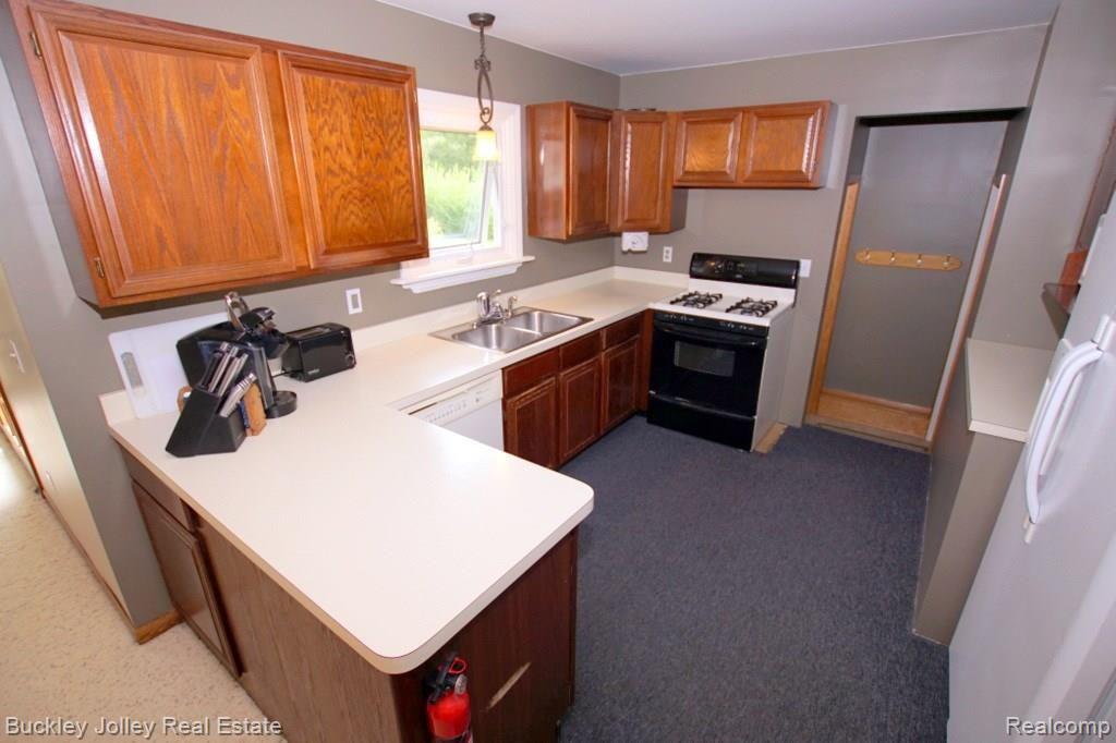 1748 Peavy Road Howell, MI 48843 - Photo 2 of 22 Open Kitchen