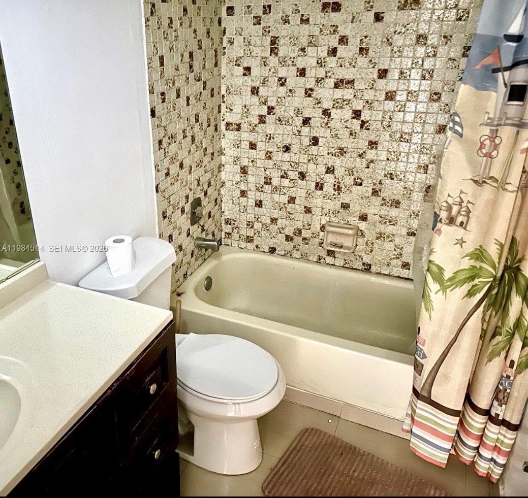 8650 Southwest 133rd Avenue Road, Unit 314 Miami, FL 33183 - Photo 4 of 13 a bathroom with a bathtub and sink
