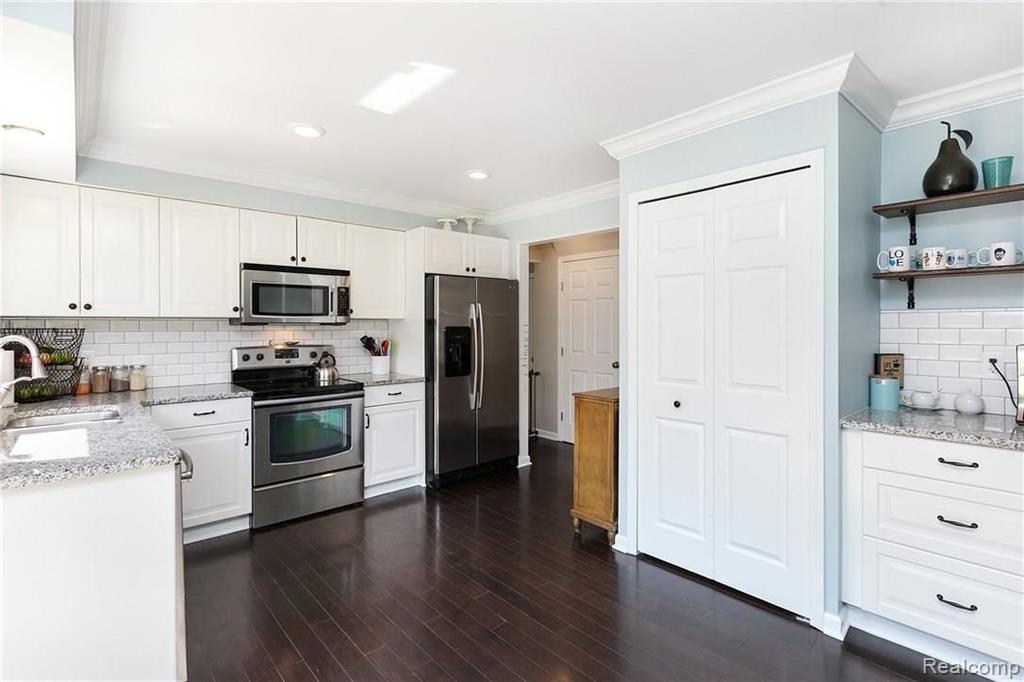 623 Bolinger Street Rochester Hills, MI 48307 - Photo 10 of 36