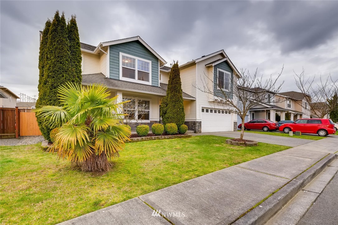 309 Index Place Southeast Renton, WA 98056 - Photo 2 of 28 a view of a house with swimming pool and a yard