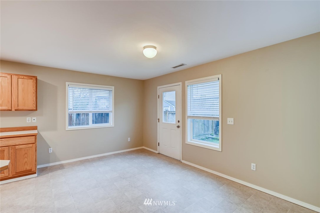 309 Index Place Southeast Renton, WA 98056 - Photo 20 of 28 an empty room with a window