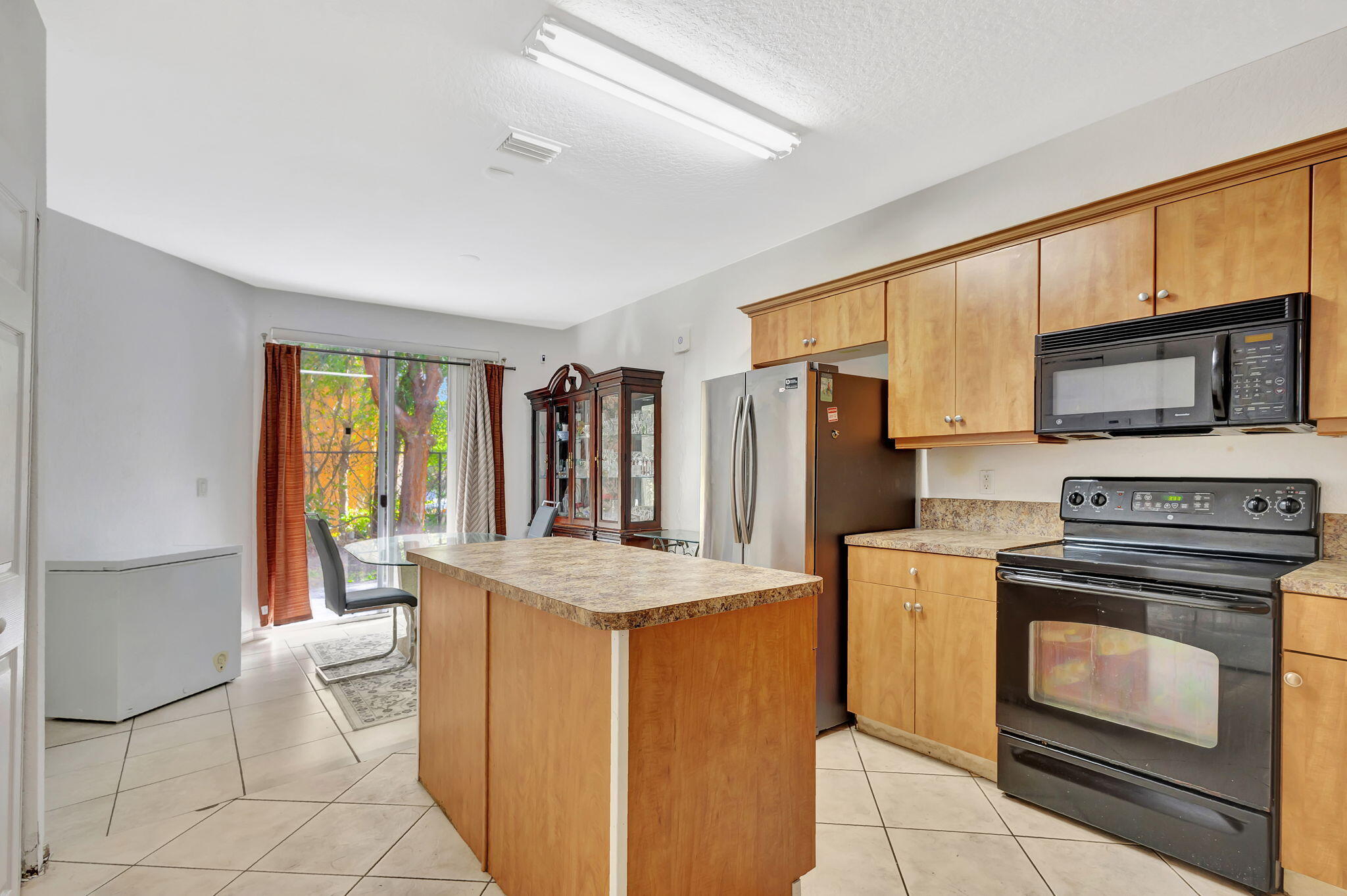 1907 Hibiscus Lane Riviera Beach, FL 33404 - Photo 13 of 73 13-web-or-mls-5D1A6567