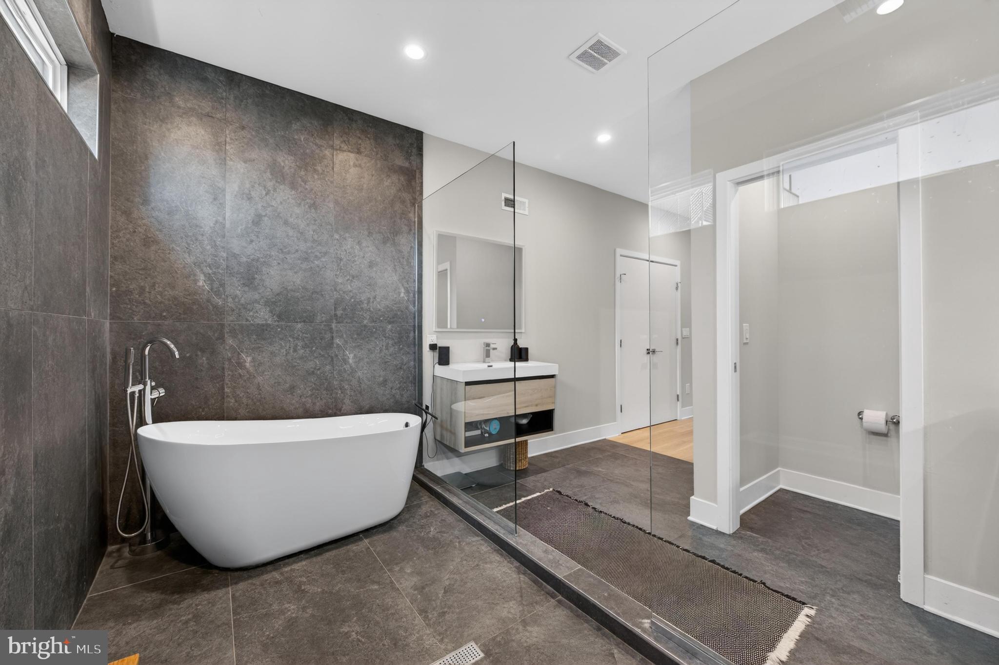 2040 Pemberton Street Philadelphia, PA 19146 - Photo 15 of 20