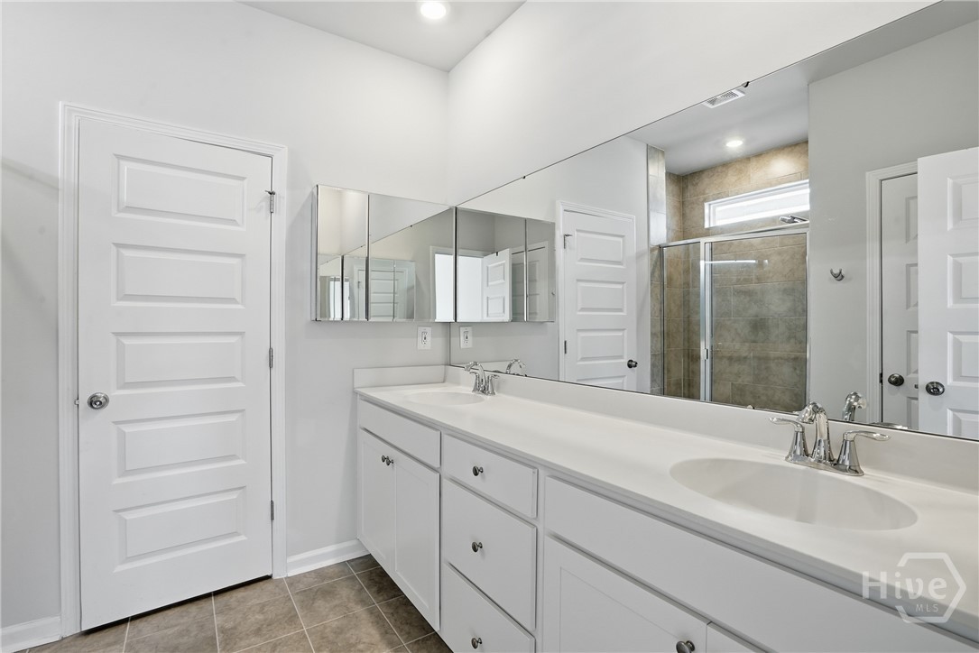 145 Binscombe Lane Pooler, GA 31322 - Photo 29 of 51 Primary bathroom