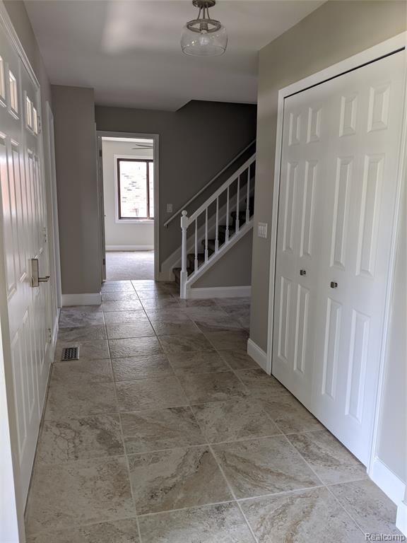 2298 Cumberland Road Rochester Hills, MI 48307 - Photo 6 of 38