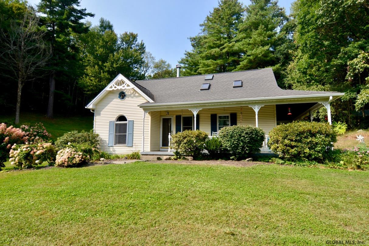 19 Woodview Road Troy, NY 12182 - Photo 2 of 68 Photo 2