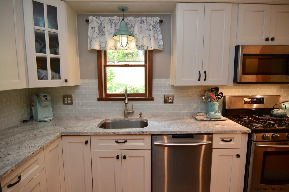 19 Woodview Road Troy, NY 12182 - Photo 9 of 68 Photo 9